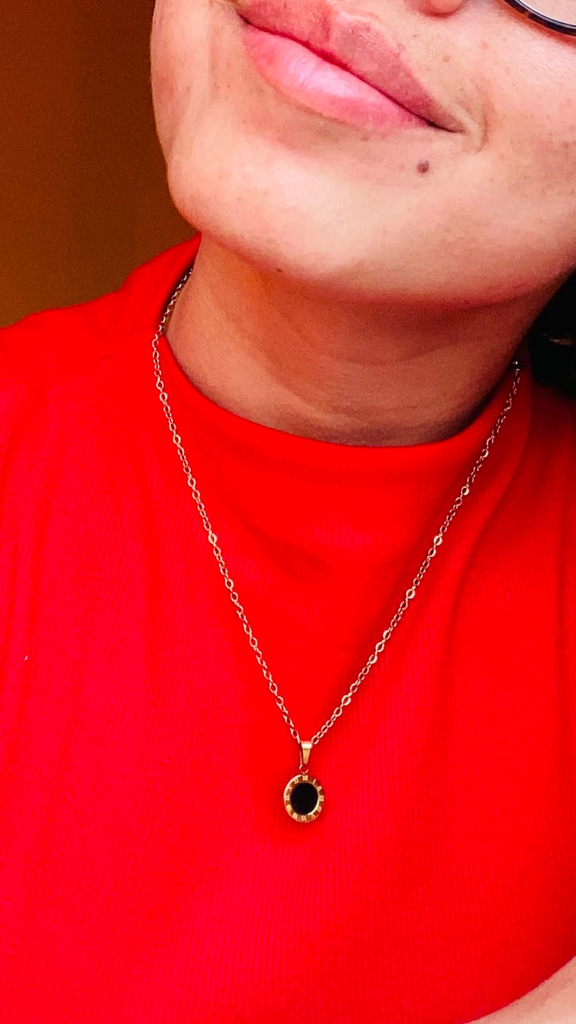 Customer photo review of Collar Medalla