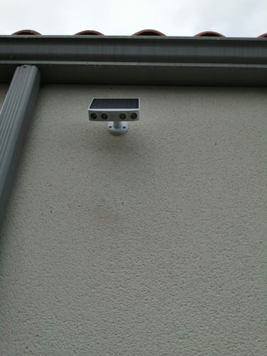 Customer photo review of Lampe murale solaire Puissante à détecteur de mouvements