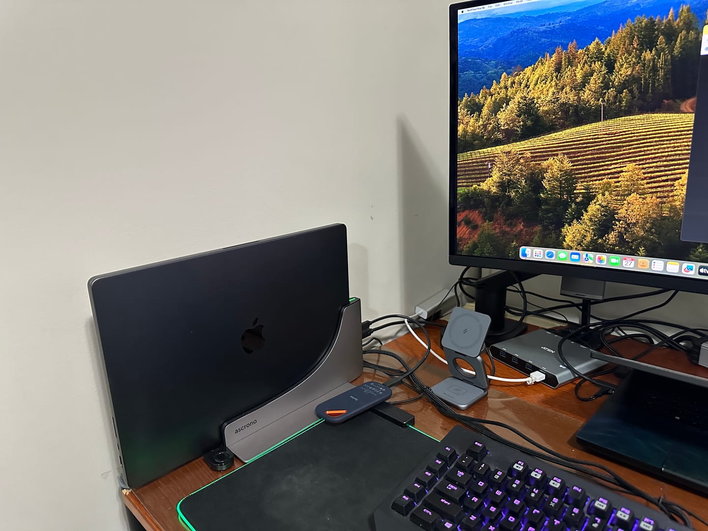 Customer photo review of Ascrono® MacBook Docking Station