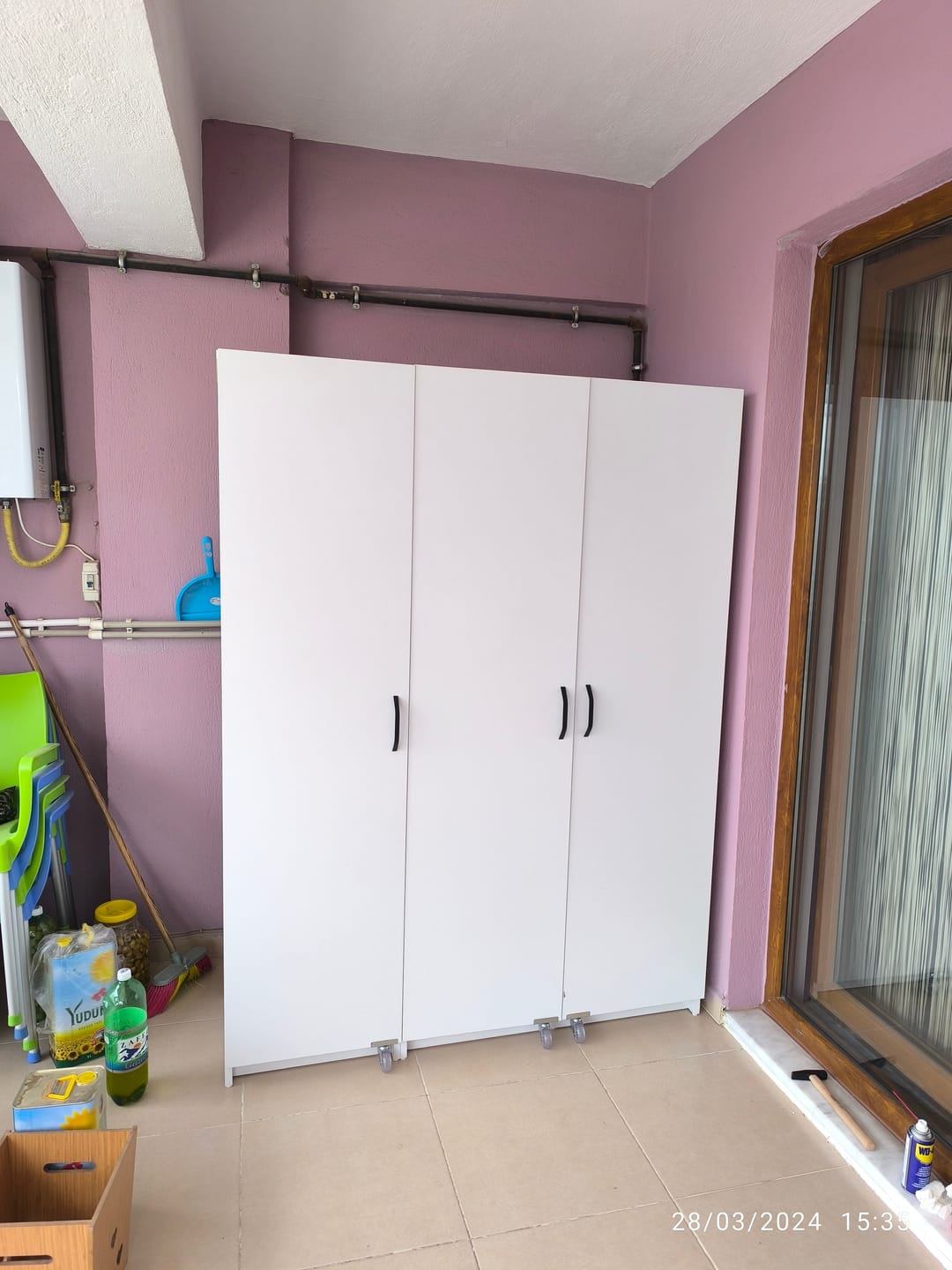 Customer photo review of Rani JE109 Çok Amaçlı Dolap Tekerlekli Üç Kapaklı Kiler Erzak Mutfak Dolabı Beyaz