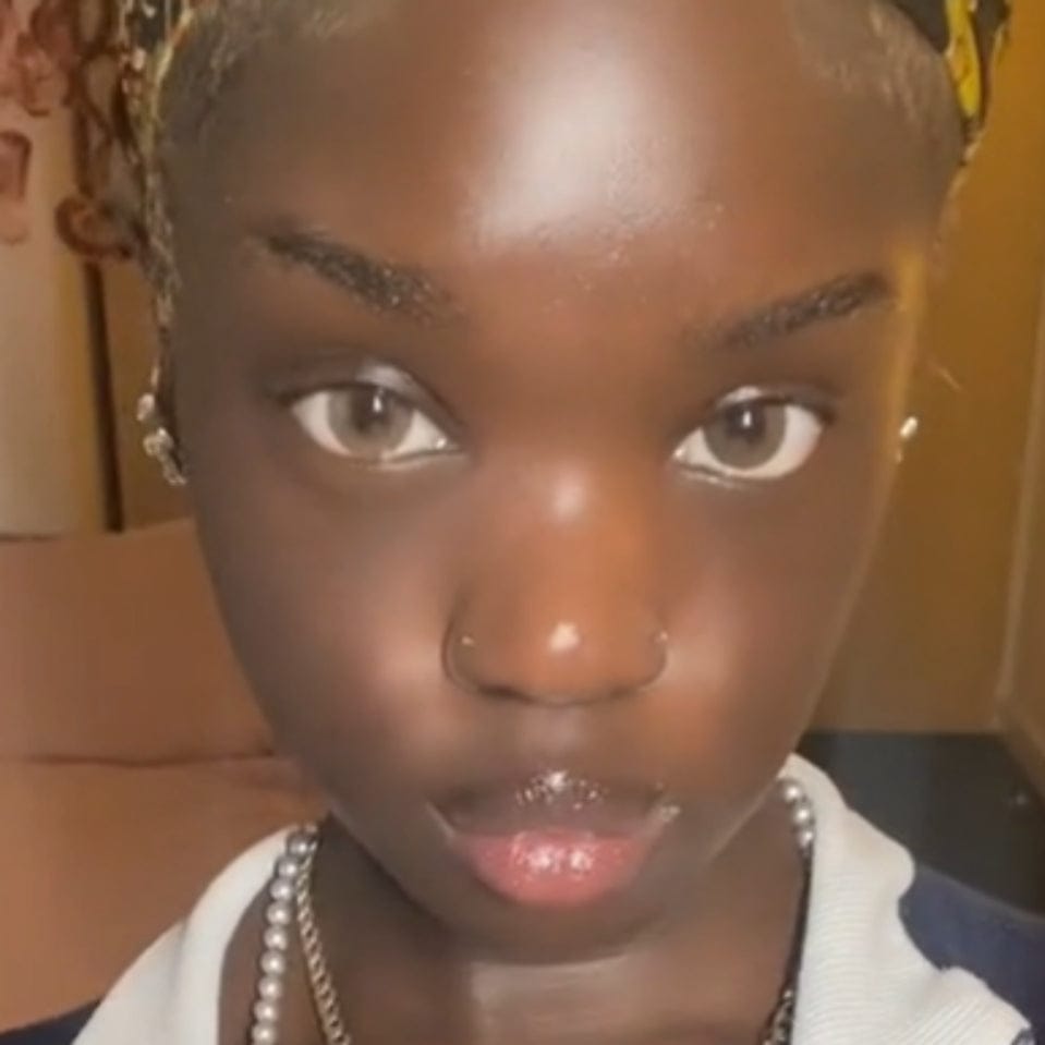 Customer photo review of Eyemoody Dark Brown | 6 Months, 2 pcs