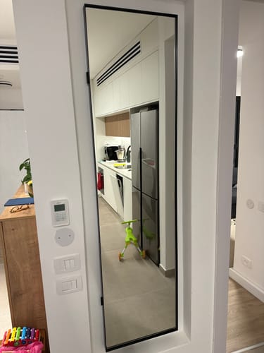 Customer photo review of דלת מראה להסתרת ארון חשמל