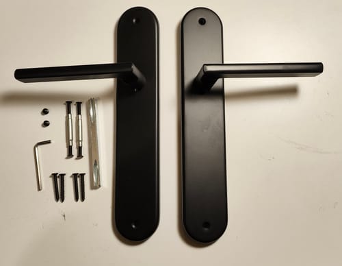 Customer photo review of Manilla modelo '530' de aluminio con placa ovalada acabado negro mate para puertas