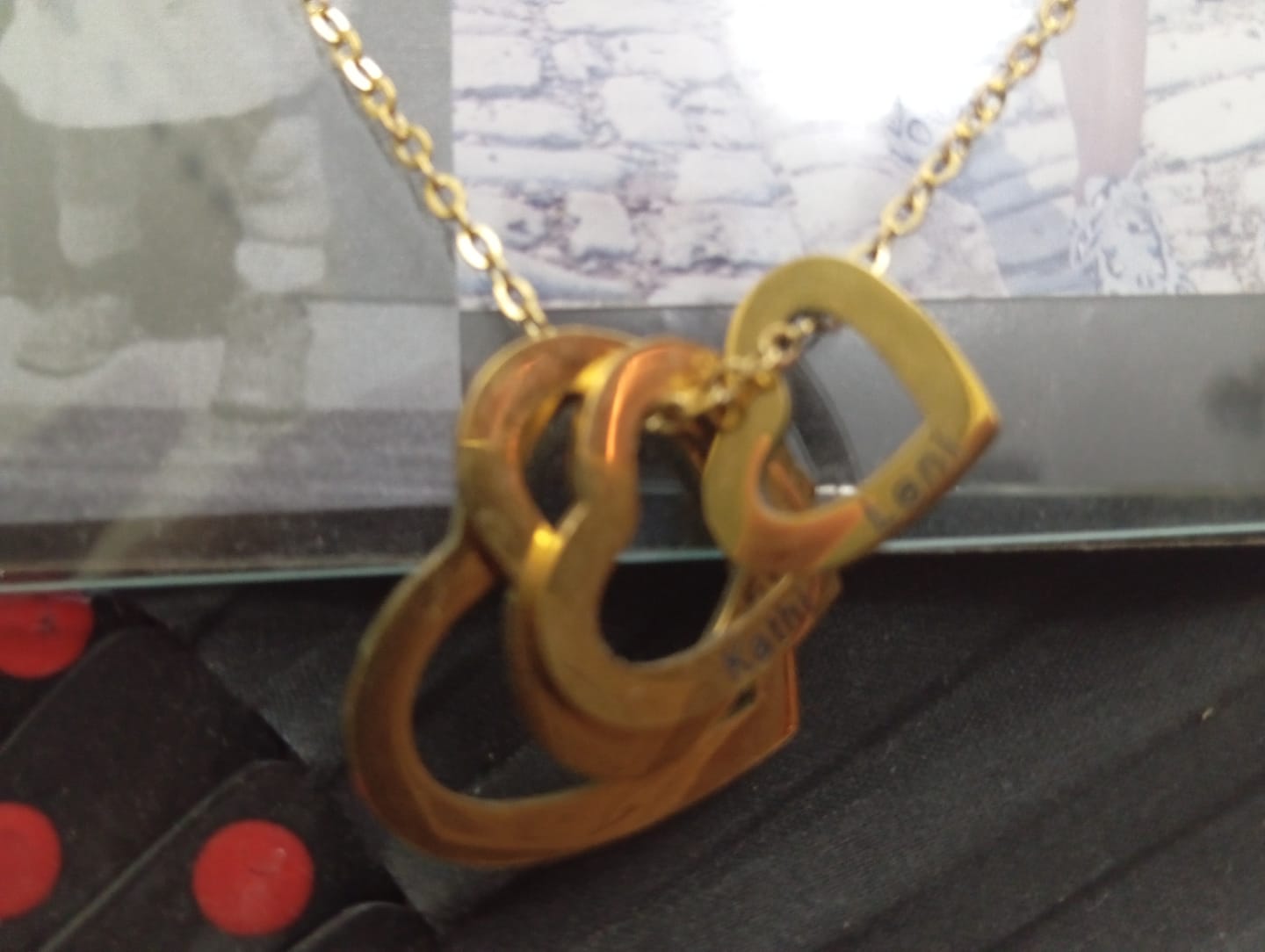 Customer photo review of LOANYA Collar con Corazones Personalizados