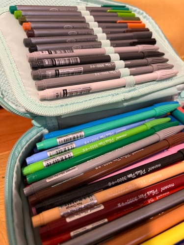Customer photo review of Mooving - Estuche para Lápices 100 Pens Pastel