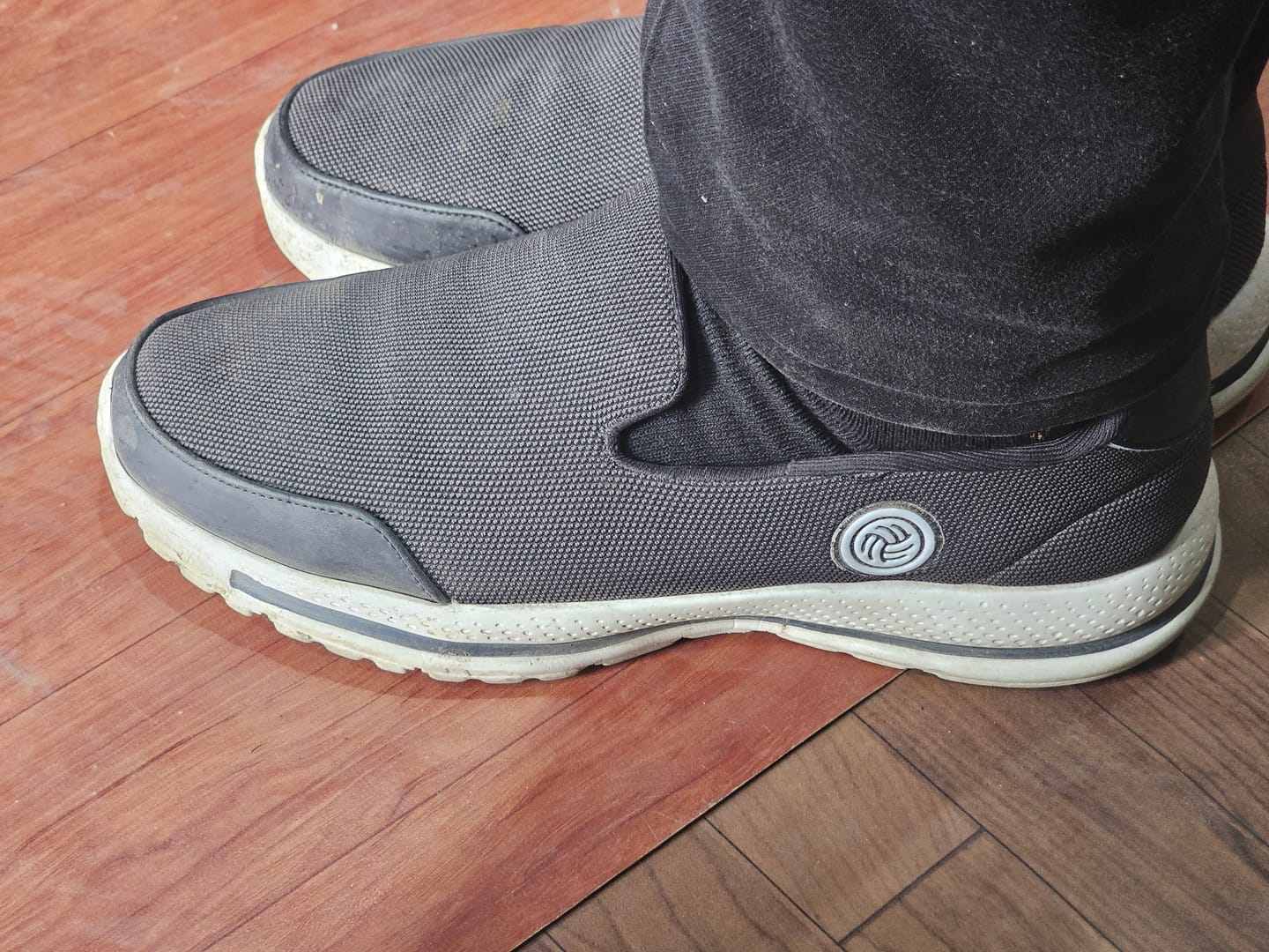 Customer photo review of Bacca Bucci Men's Comfortable Lightweight Walking Shoes