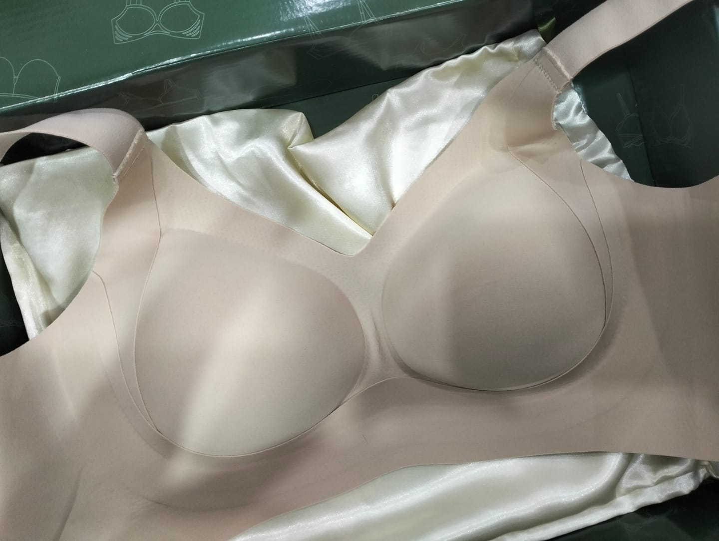 Customer photo review of [New-In] Routine Plus Perfect Uplifting Seamless Bra (S-3XL)