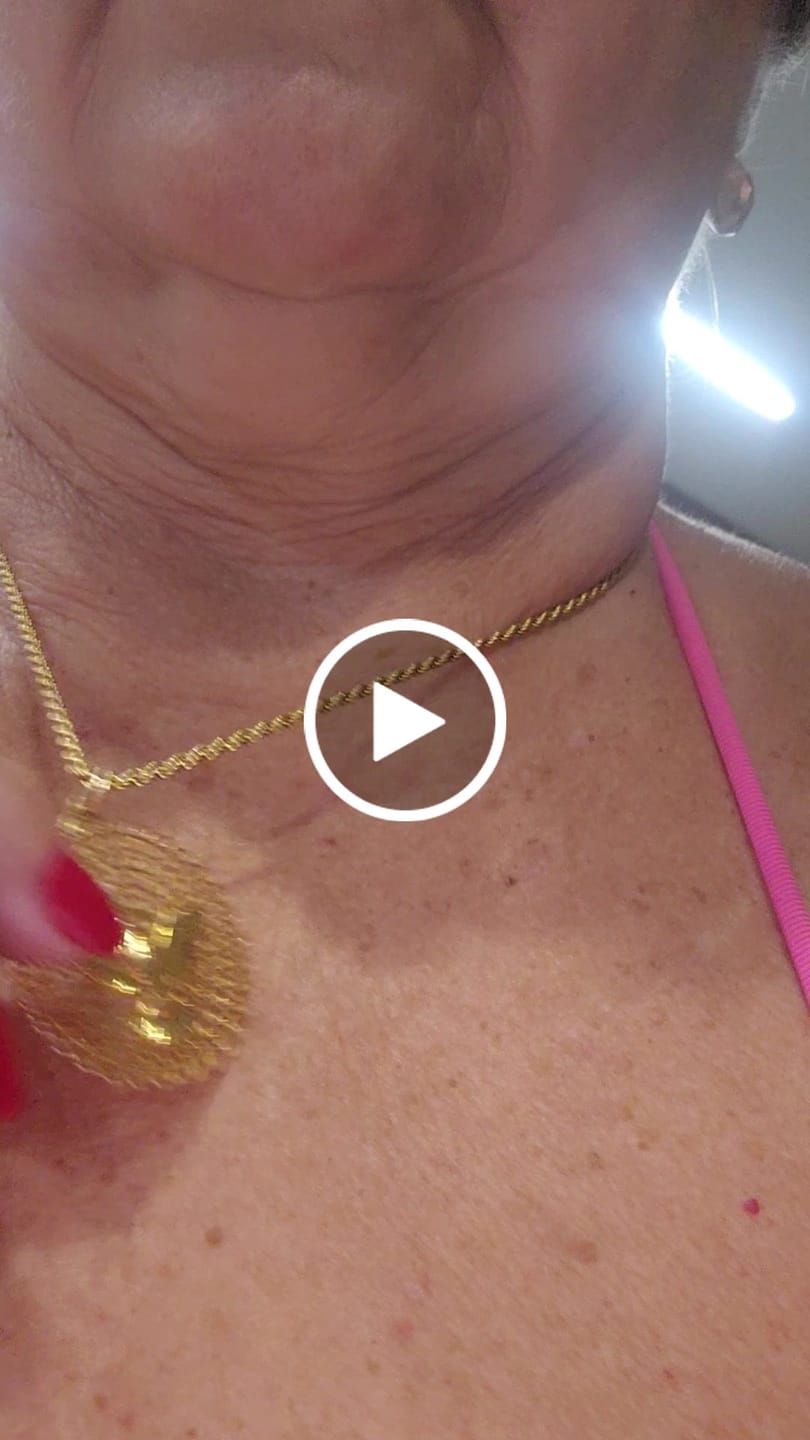 Customer video review of Colar Cordão Baiano Fino 2mm Banhado em Ouro 18k