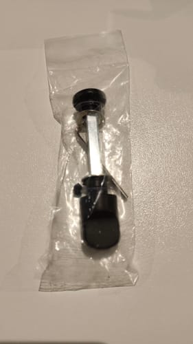 Customer photo review of Muletilla Descondena para placa · Diferentes acabados