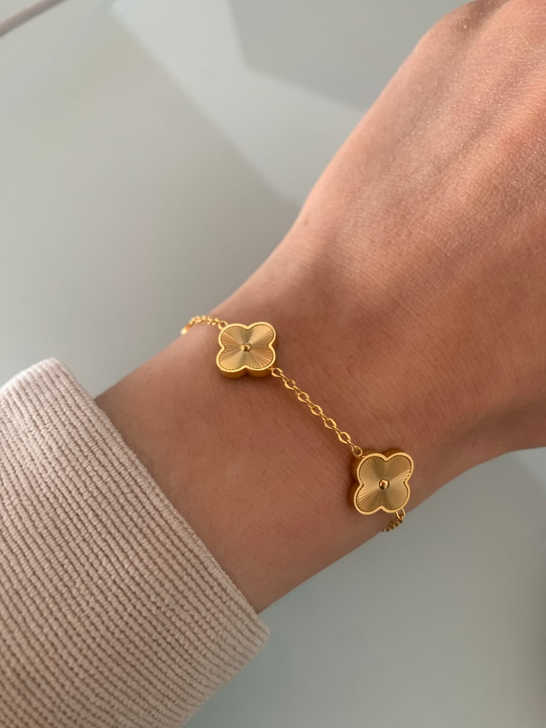 Customer photo review of Shine Clover Armband | 18K vergoldet