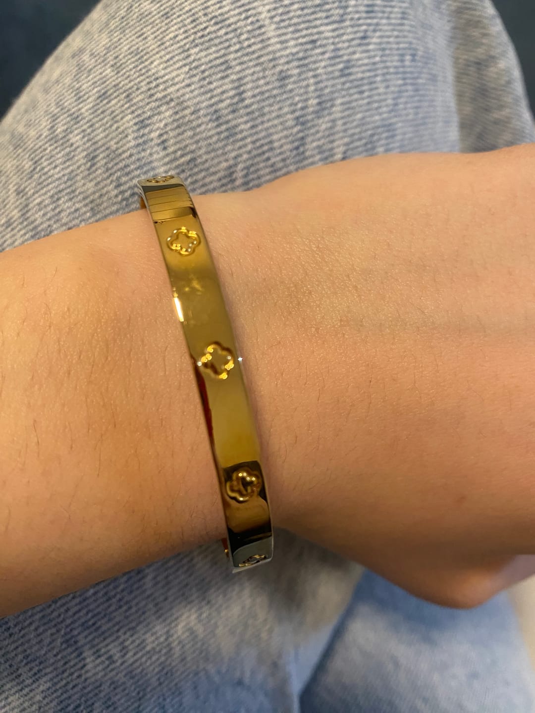 Customer photo review of Shine Clover Armreif | 18K vergoldet