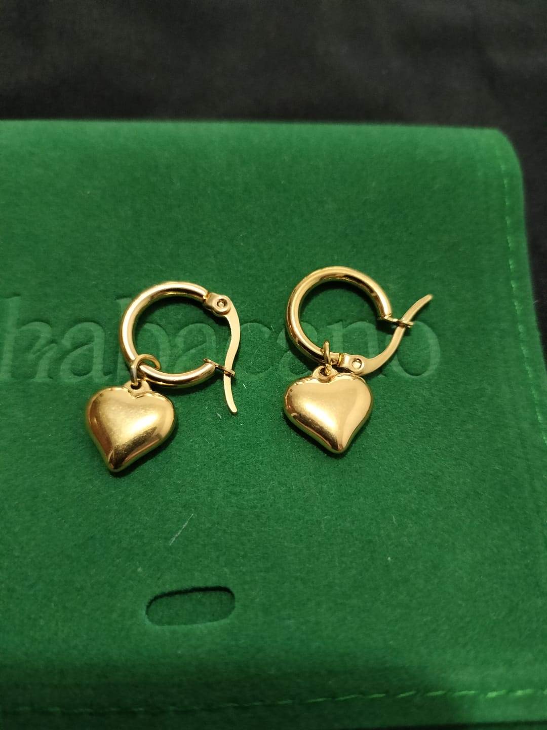 Customer photo review of Aretes Corazón