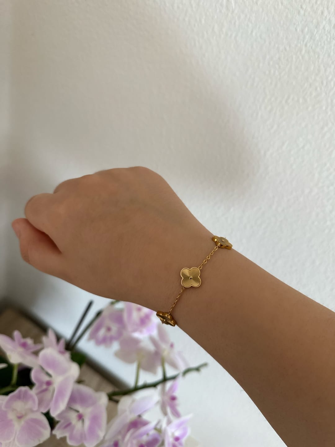 Customer photo review of Shine Clover Armband | 18K vergoldet