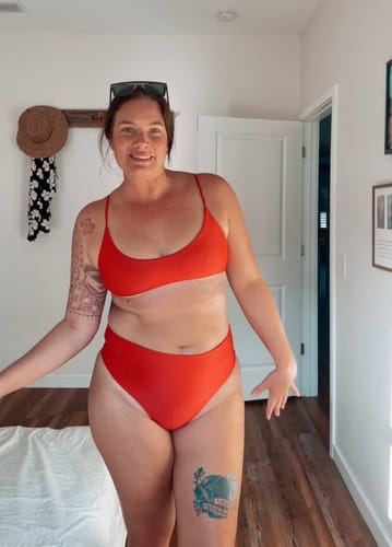 Customer photo review of Keani Bottom - Hibiscus