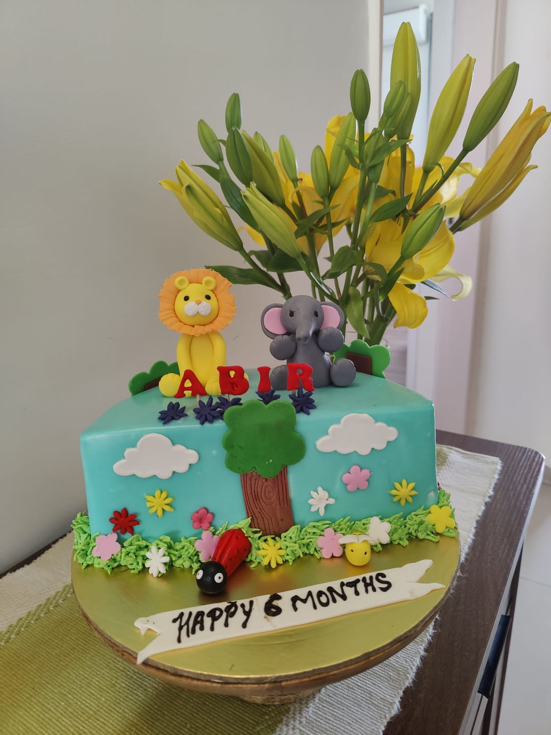 Customer photo review of Half Jungle Design Cake