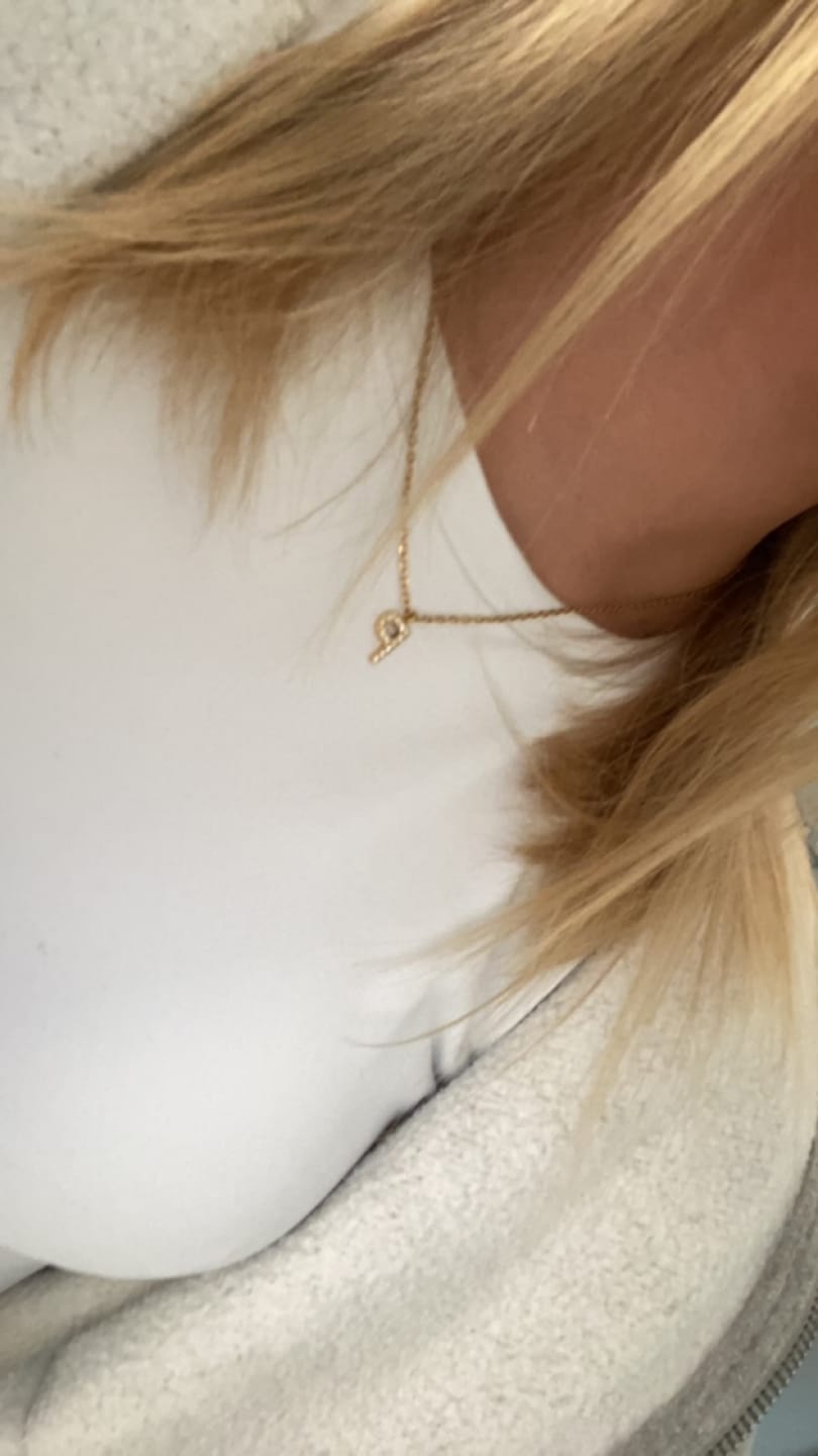 Customer photo review of Filigran Letter Halskette | 18K vergoldet