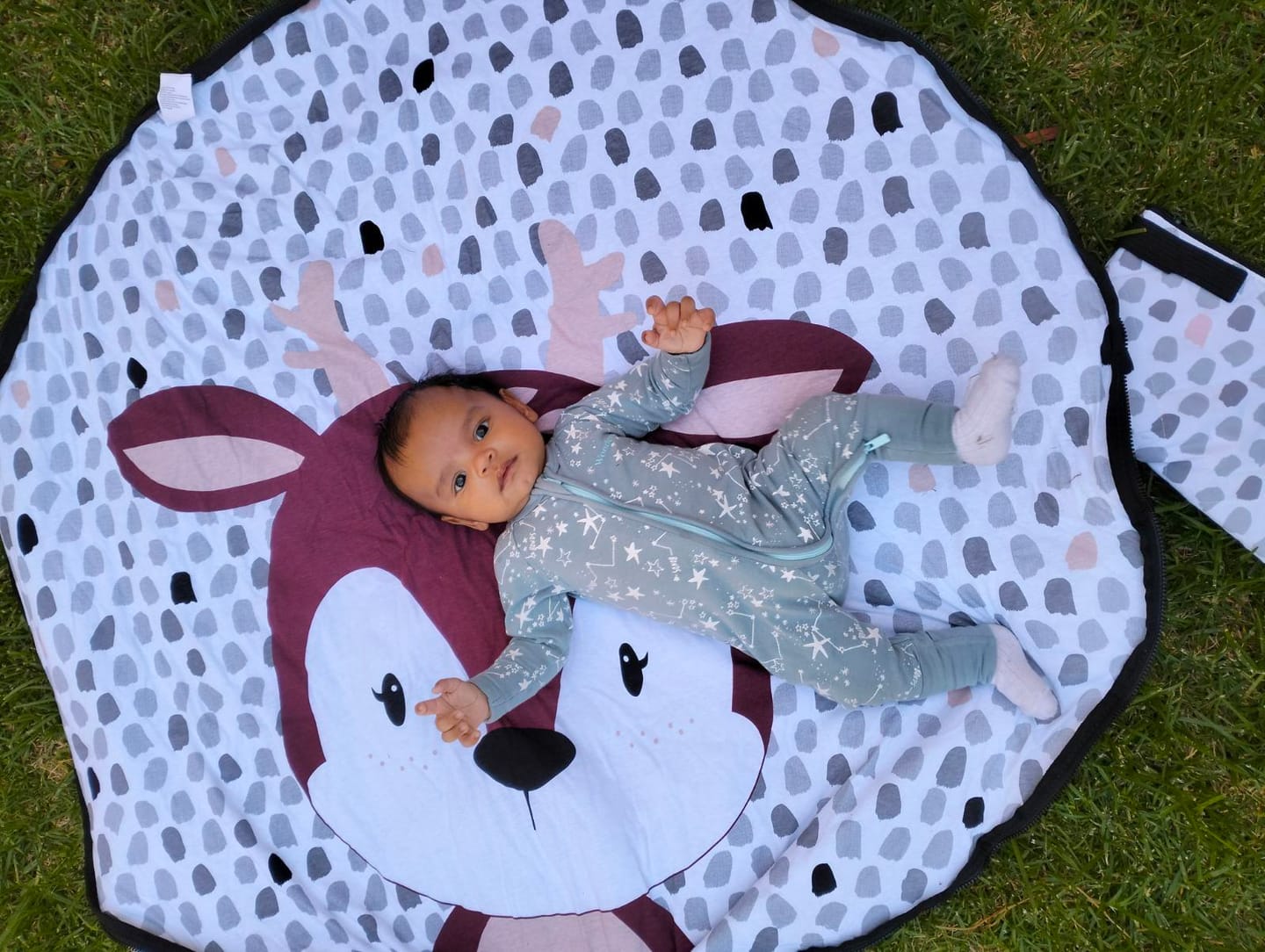 Customer photo review of Bebé Pouch - Reindeer