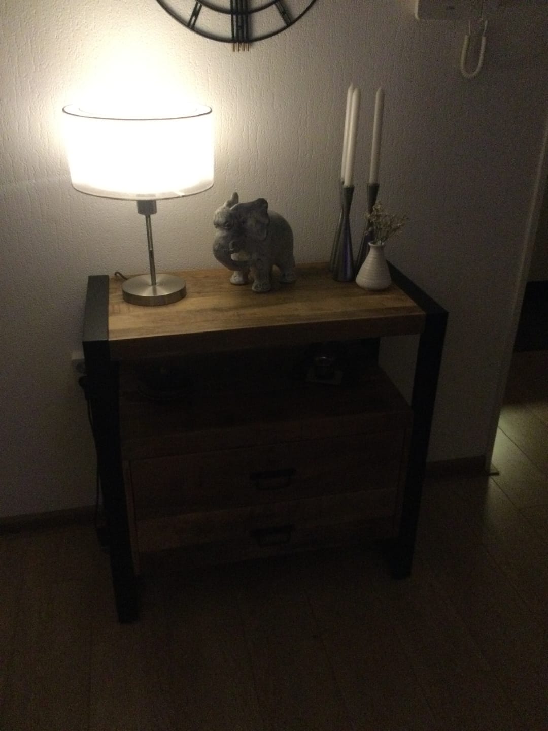 Customer photo review of Mangohout kastje met 2 lades Industrieel Design | Mangohout en Staal | 80x40x80cm