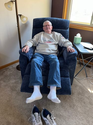 Customer photo of the Irene House 9188E lift recliner at home