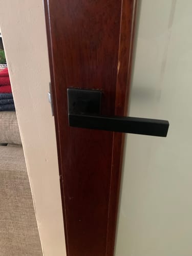 Customer photo review of Manilla Dagda de acero inoxidable con Roseta cuadrada acabado negro para puertas