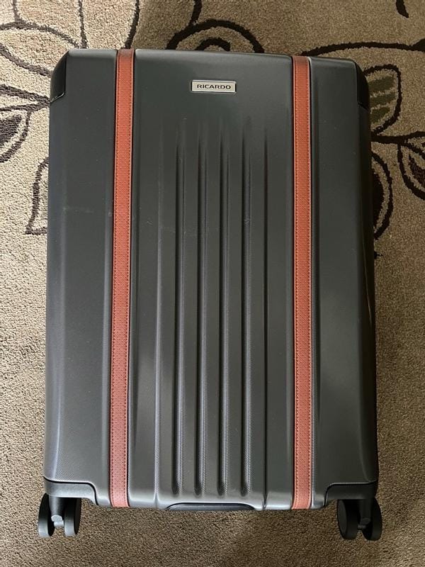 Customer photo review of Montecito 2.0 Hardside Medium Check-in Expandable Spinner
