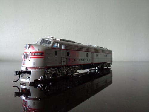 Customer photo review of WalthersProto 920-49916 EMD E8A - Standard DC -- Chicago, Burlington & Quincy #9991 (plated sides), HO