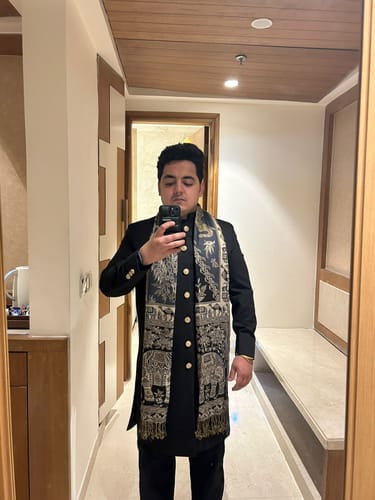 Customer photo review of Pashtush Mens Bamboo Reversible Stole, Safari Animals, Elephant Design, Black