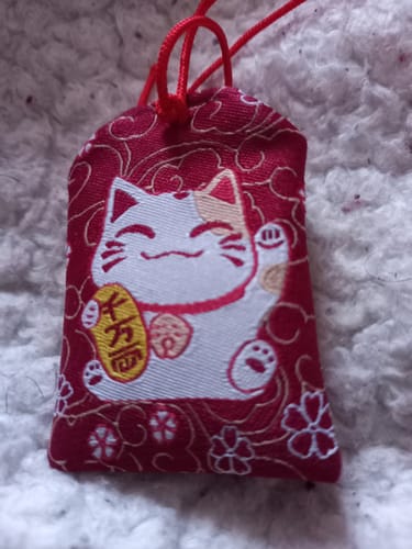 Customer photo review of Omamori Chat Porte-Bonheur