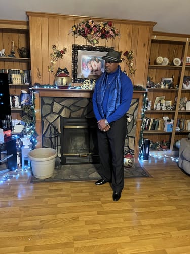 Customer photo review of New Luxury Blue Golden Paisley Scarf with Tie Set