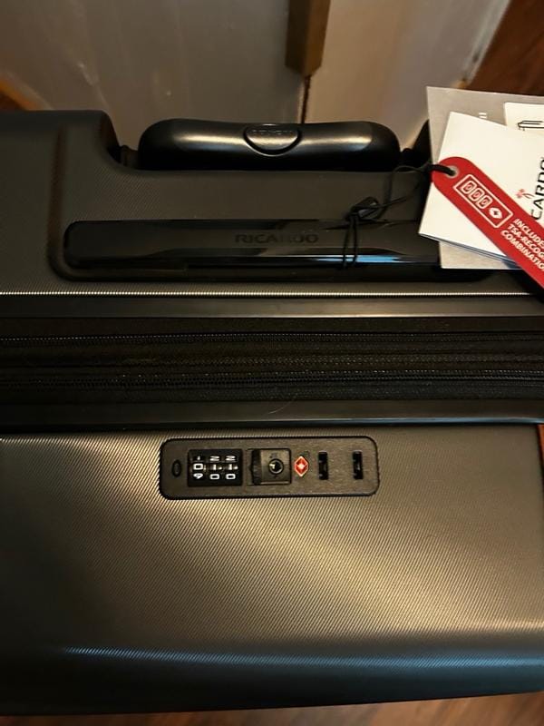 Customer photo review of Montecito 2.0 Hardside Large Check-In Expandable Spinner