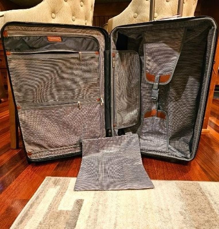 Customer photo review of Montecito 2.0 Hardside Medium Check-in Expandable Spinner