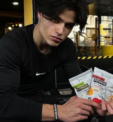 Customer photo review of JAWLINER® Fitness Chewing Gum Cinnamon/Honey