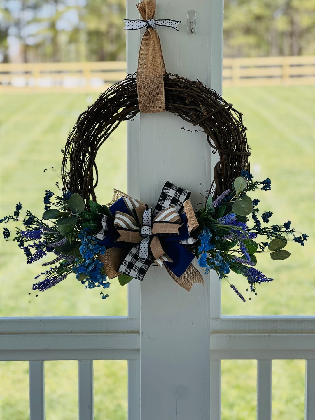 Customer photo review of 16" Round Grapevine Wreath - DECOE-035
