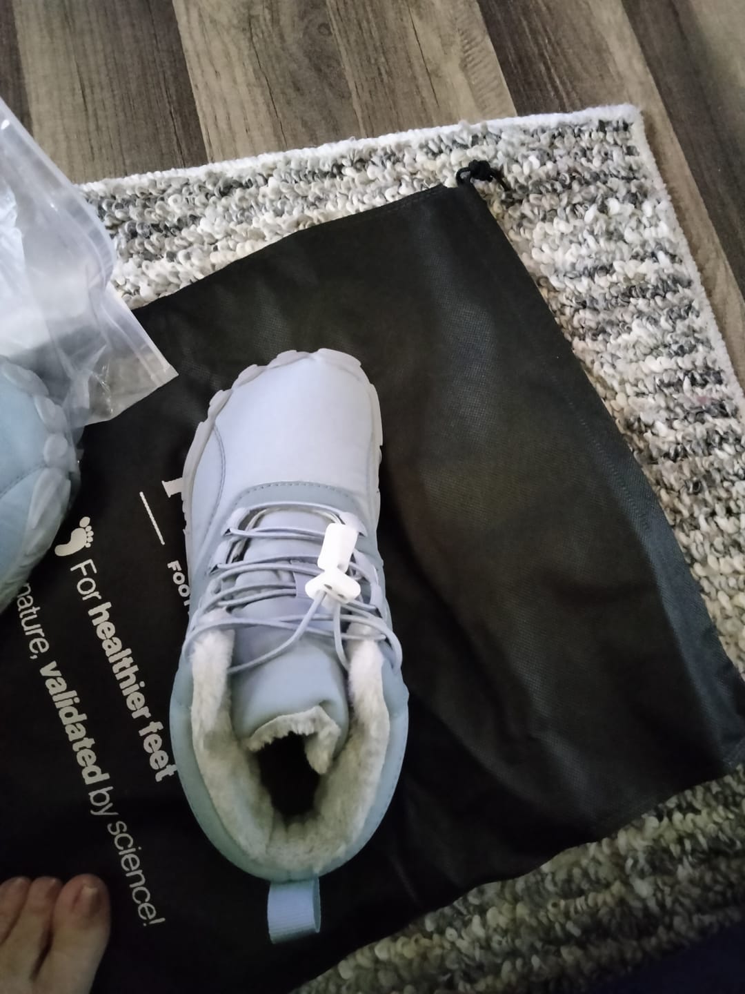 Customer photo review of Caspar Pro - Non-slip & Water-Resistant Winter Barefoot Shoe
