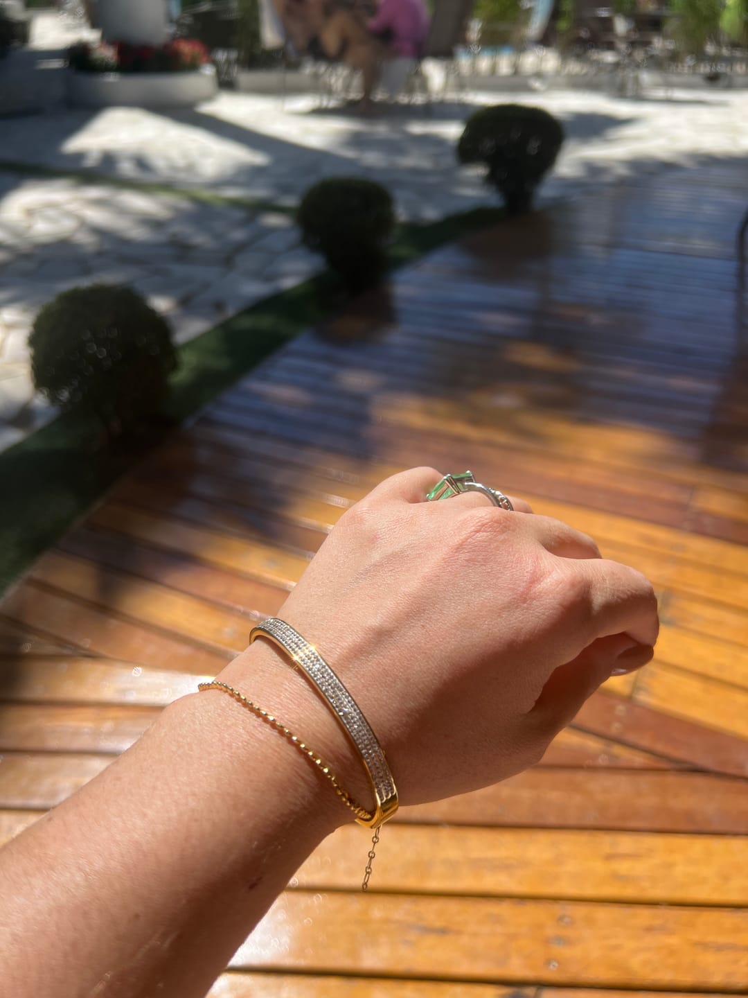 Customer photo review of Bracelete Luxe Banhado em Ouro 18k