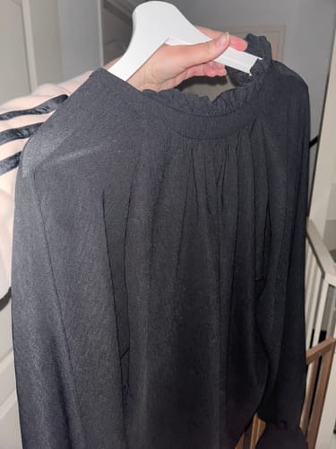 Customer photo review of Basic Blouse Met Kraagje Zwart