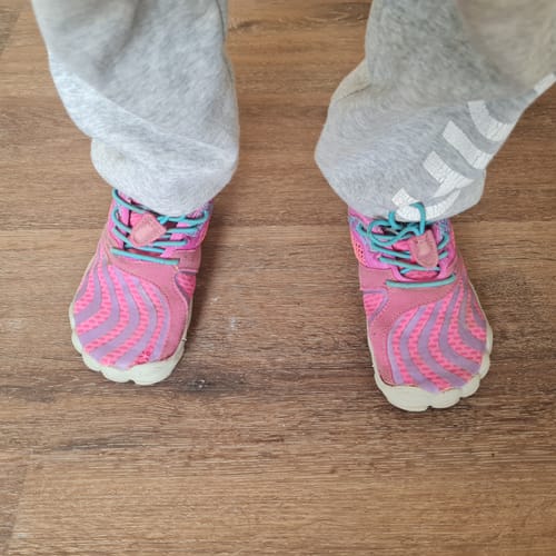 Customer photo review of Zapatilla ergo Vitality I Rosa - Saguaro Kids