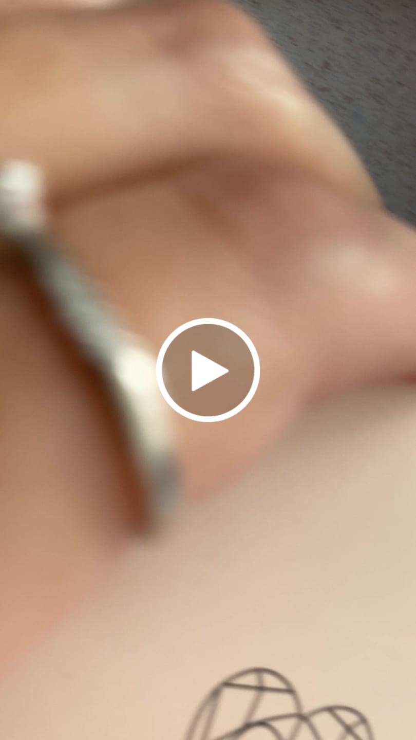 Customer video review of Collar Inicial