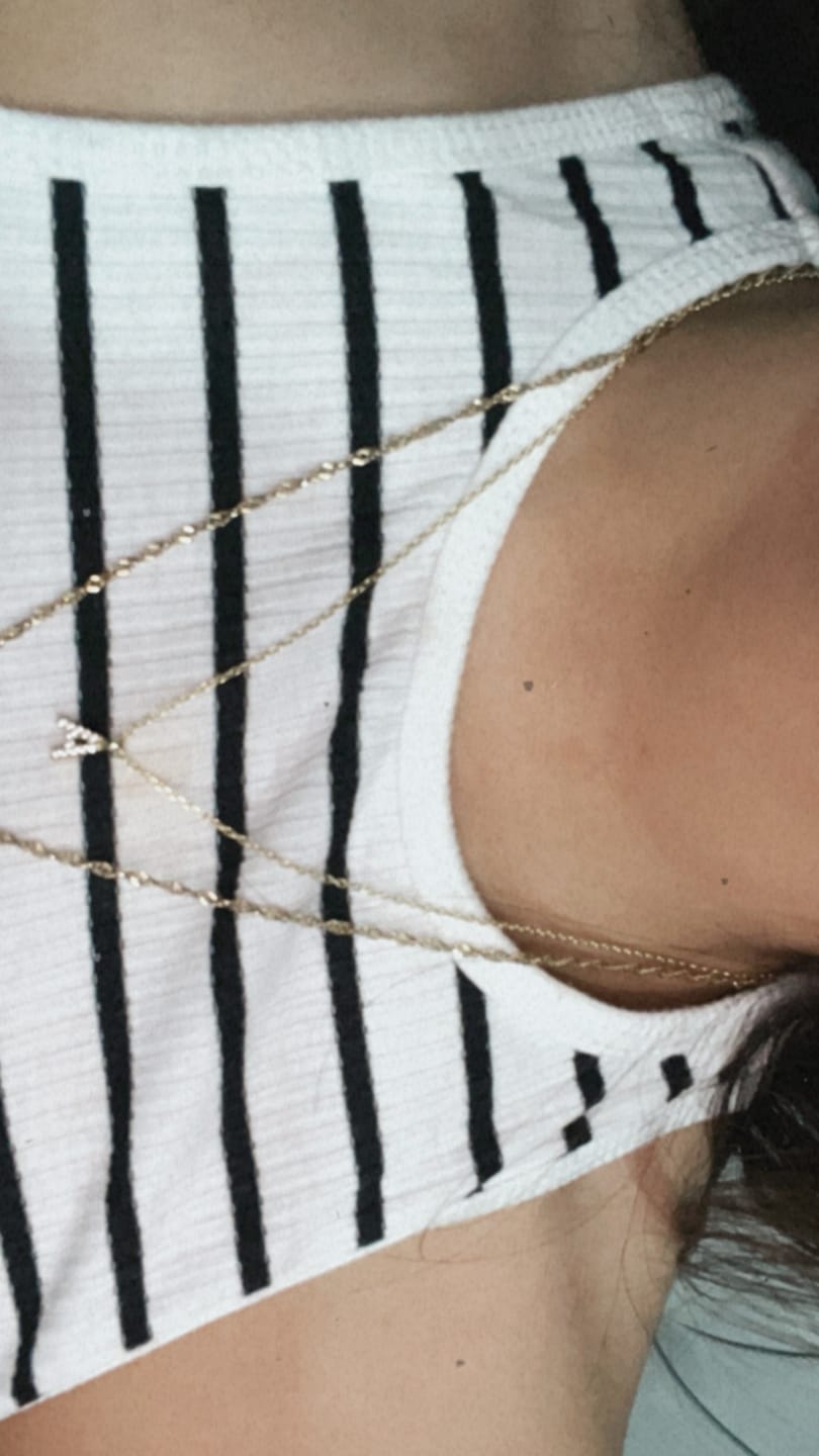 Customer photo review of Collar Dorado Inicial Zirconias