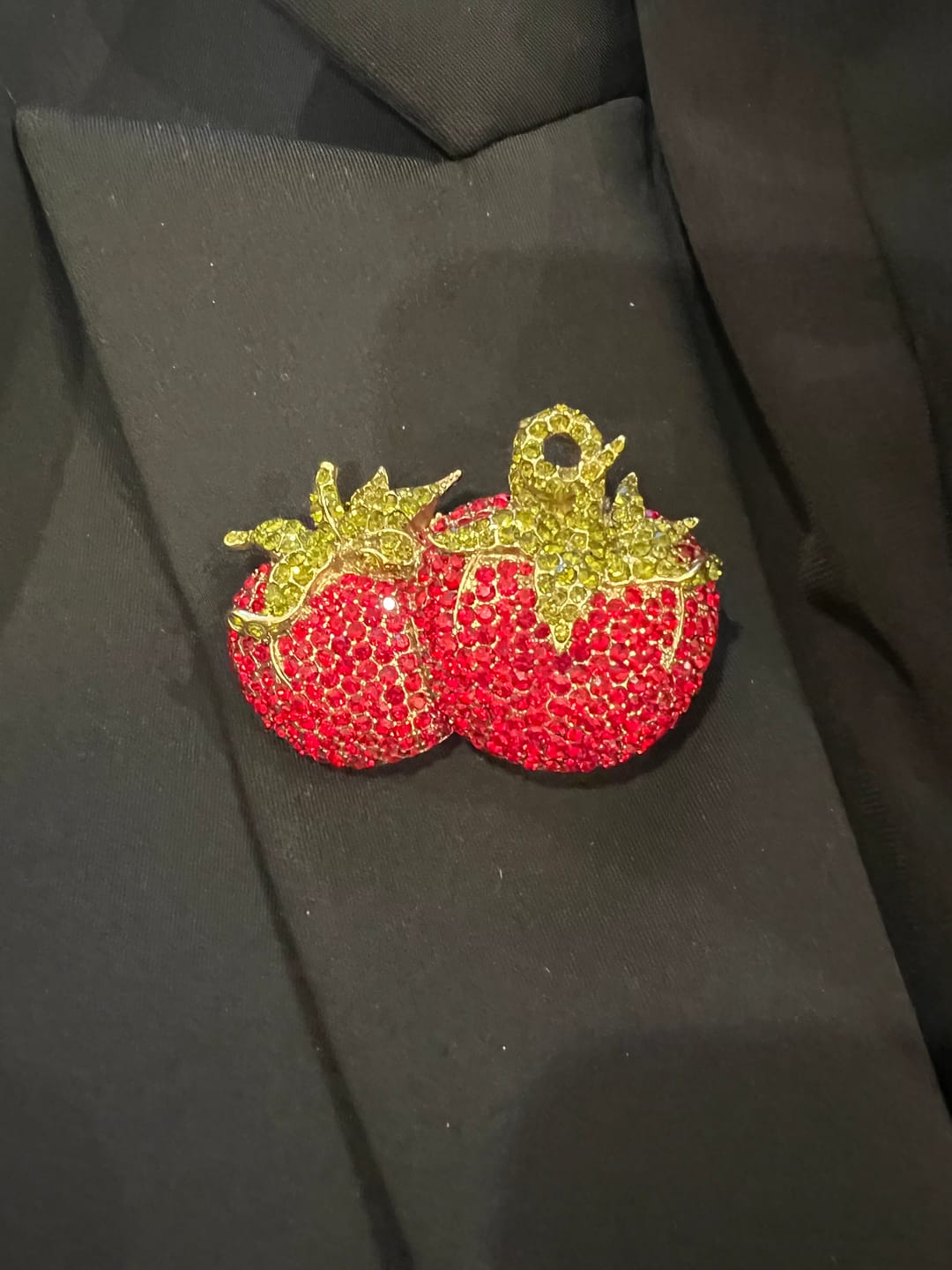 Customer photo review of HEIDI DAUS®"Jersey Tomato" Crystal Tomatoes Pin