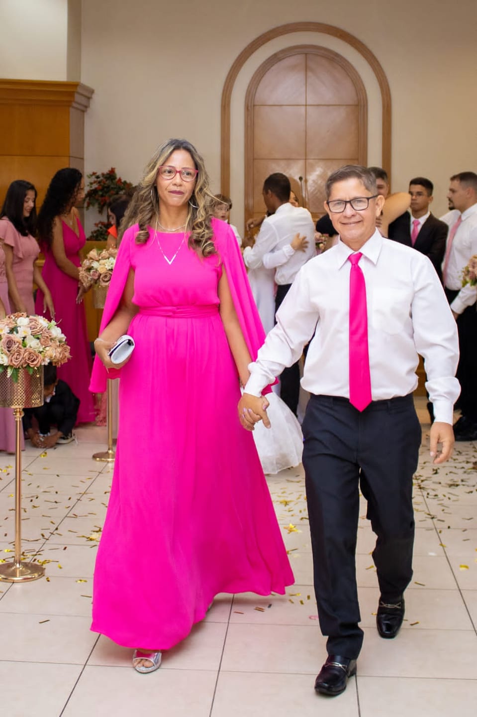 Customer photo review of Vestido Longo Conf Tamanho Unico Manga Longa Decote Canoa- Rosa Pink 3650