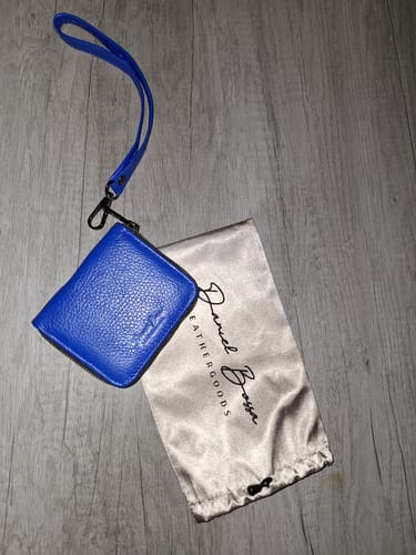 Customer photo review of Cartera Rosarito Azul Neón