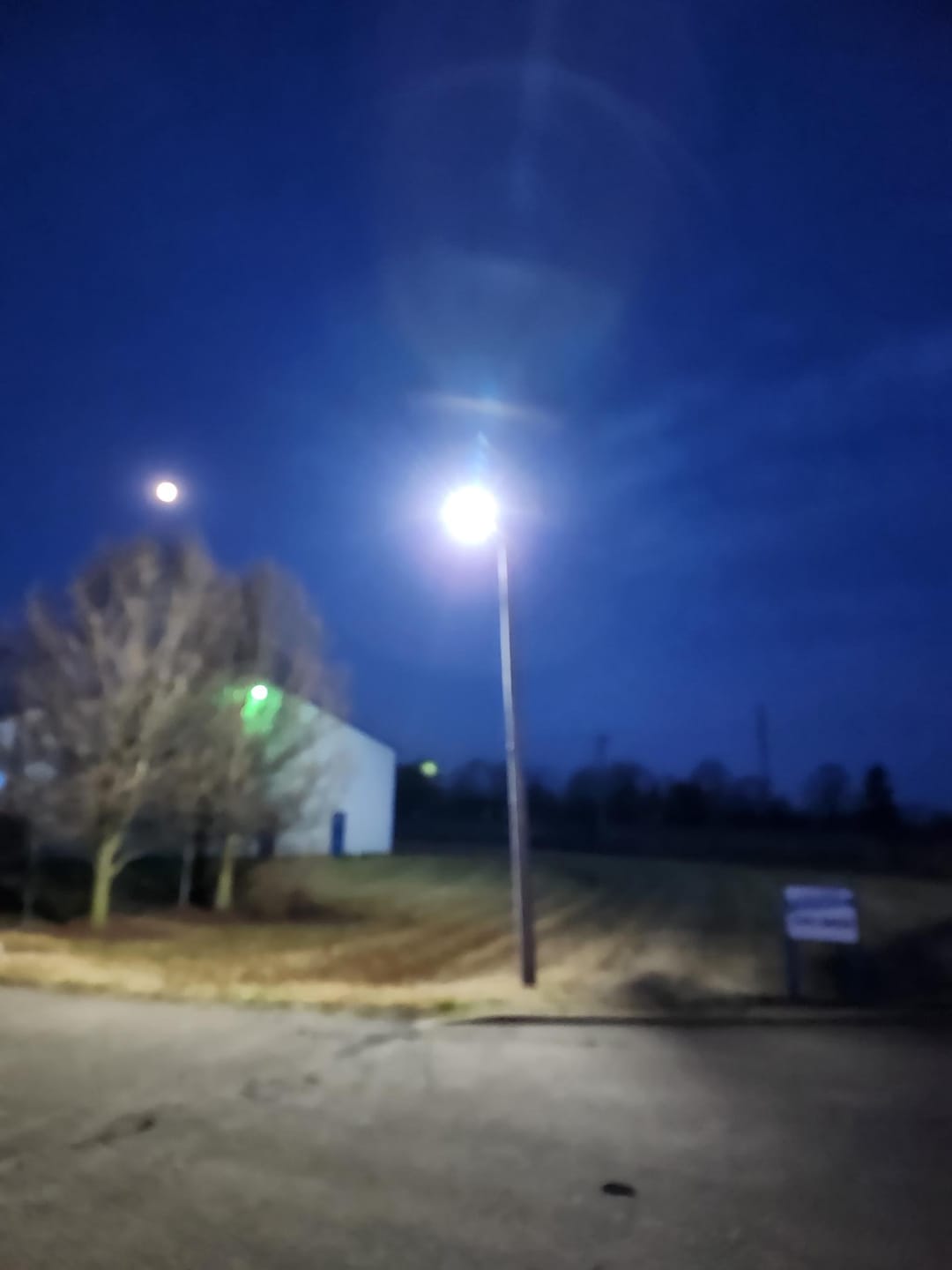 Customer photo review of LED Flood Light - FL4 - 150W - 21750LM -  Flood Mount - DLC