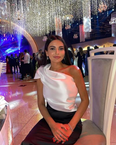 Customer photo review of Taniyah Midi Dress