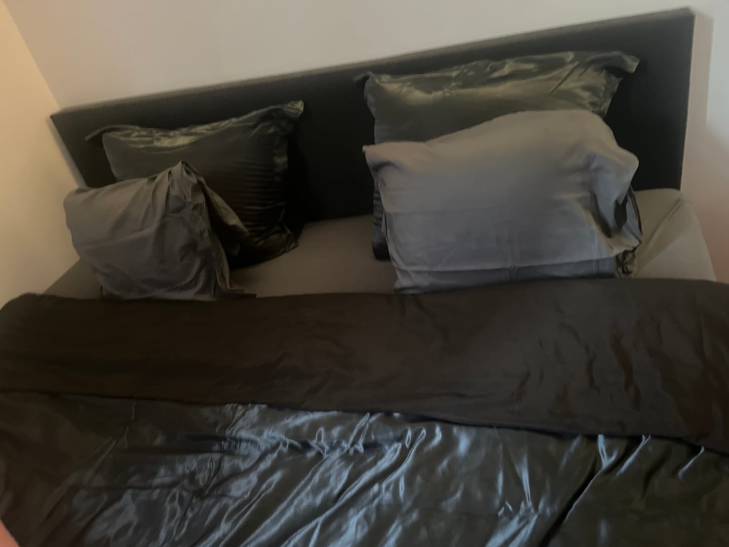 Customer photo review of Satijn Effen Dekbedovertrek set Pandora Black