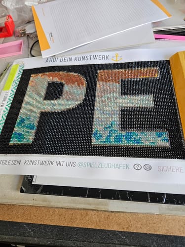Customer photo review of Dein Wunschname als Diamond Painting in eckig oder Strass ( rund )
