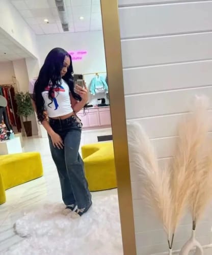 Customer photo review of Karlami 13x6 HD Skin Melt Lace Front Body Wave Wig Perfect Hairline Bleached Knots