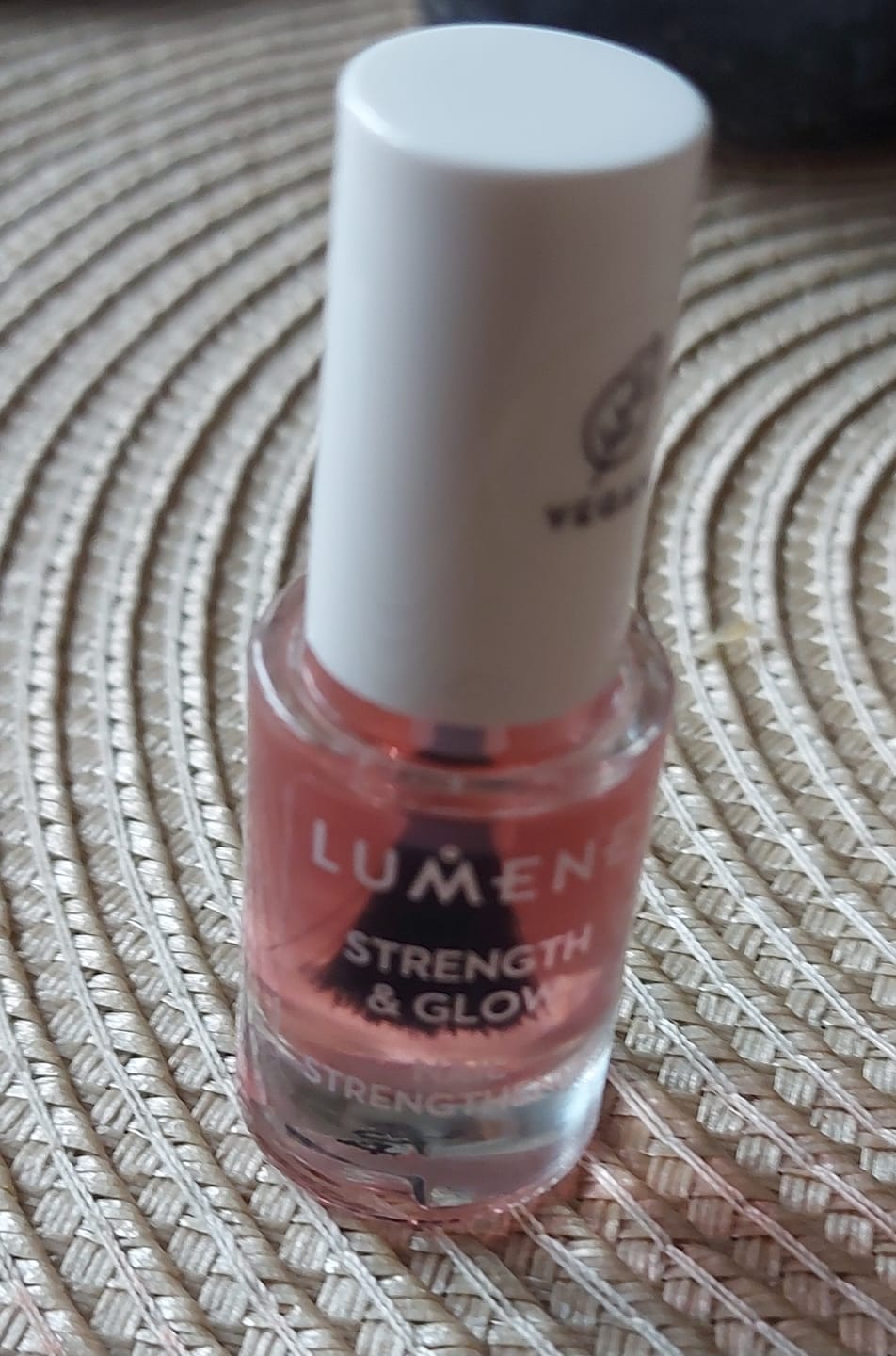 Customer photo review of Ускоряващ растежа заздравител за чупливи нокти Lumene Strength & Glow