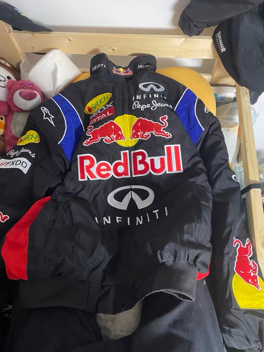 Customer photo review of Retro Jacket RED BULL Racing F1 Vintage