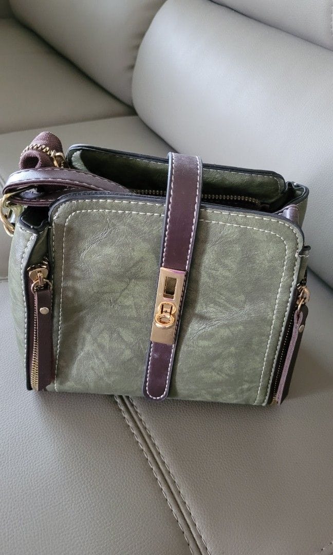Customer photo review of Women's Vintage Crossbody Purse